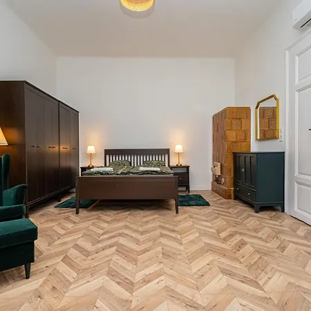 Pollack One Bedroom Apartment *