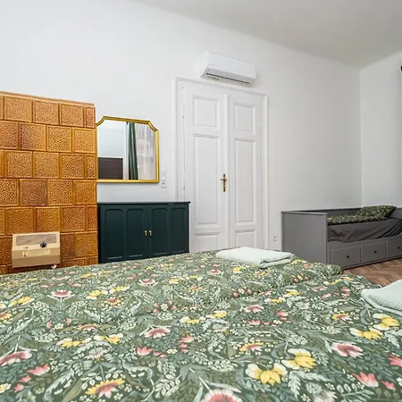 Pollack One Bedroom Apartment Budapest