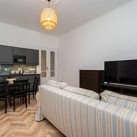 Pollack One Bedroom Apartment *