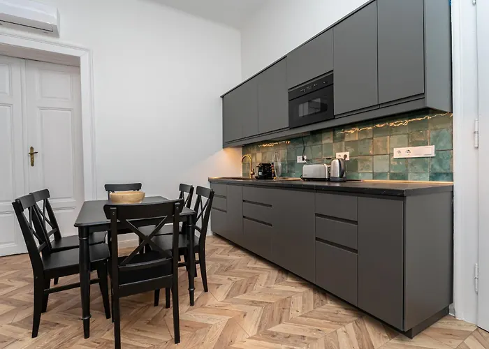 Pollack One Bedroom Apartament *
