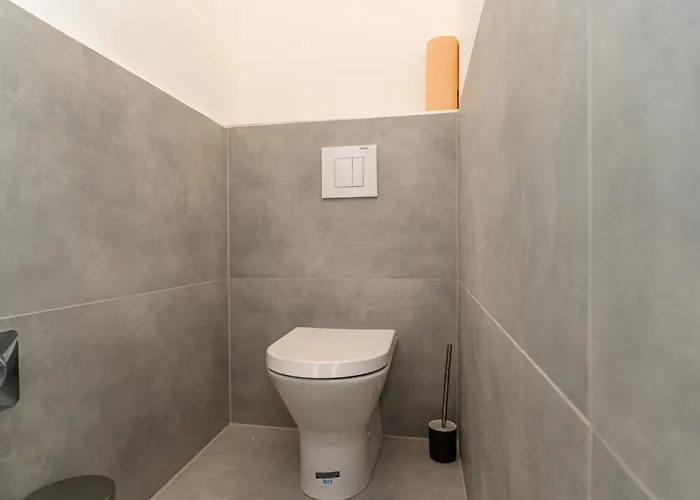Pollack One Bedroom Apartament