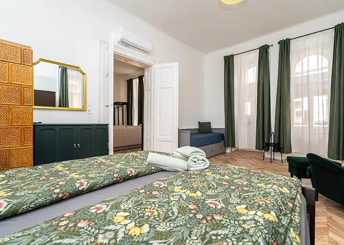Pollack One Bedroom Apartament