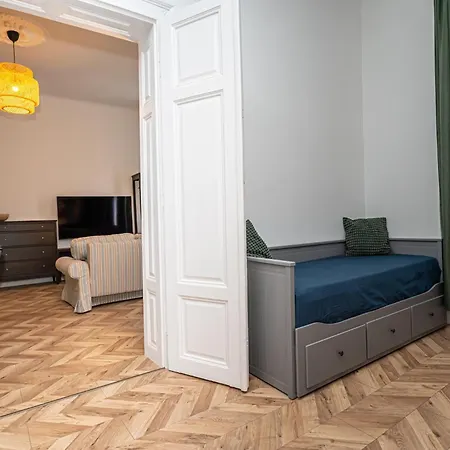 Pollack One Bedroom דירה *