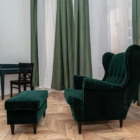 Pollack One Bedroom Apartament