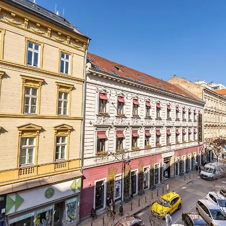 Ghetto Deluxe - Gozsdu Court Pollack