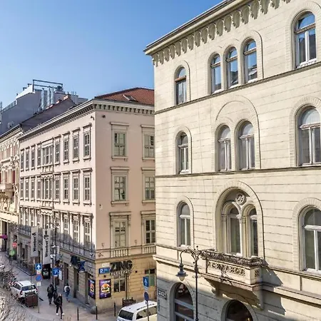 Ghetto Deluxe - Gozsdu Court Pollack