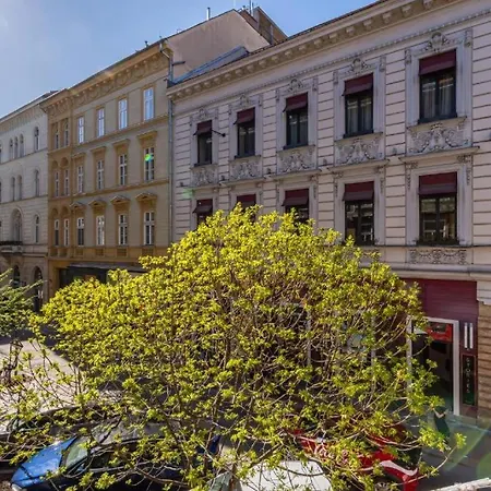 Ghetto Deluxe - Gozsdu Court Pollack * Budapest