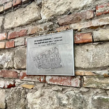 Ghetto Deluxe - Gozsdu Court Pollack Lejlighed *