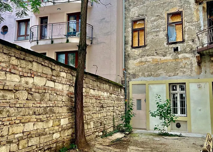 Pollack One Bedroom Apartment *