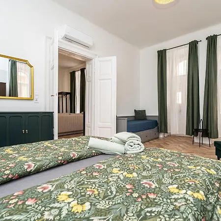 Pollack One Bedroom 아파트